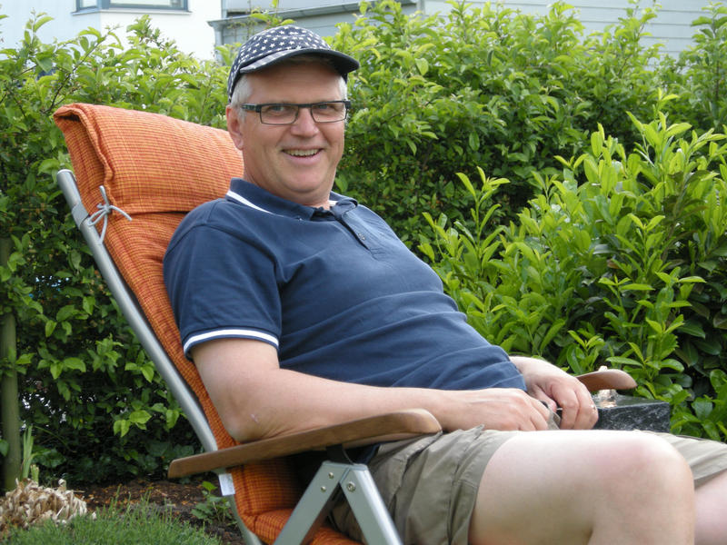 brjörn på en stol